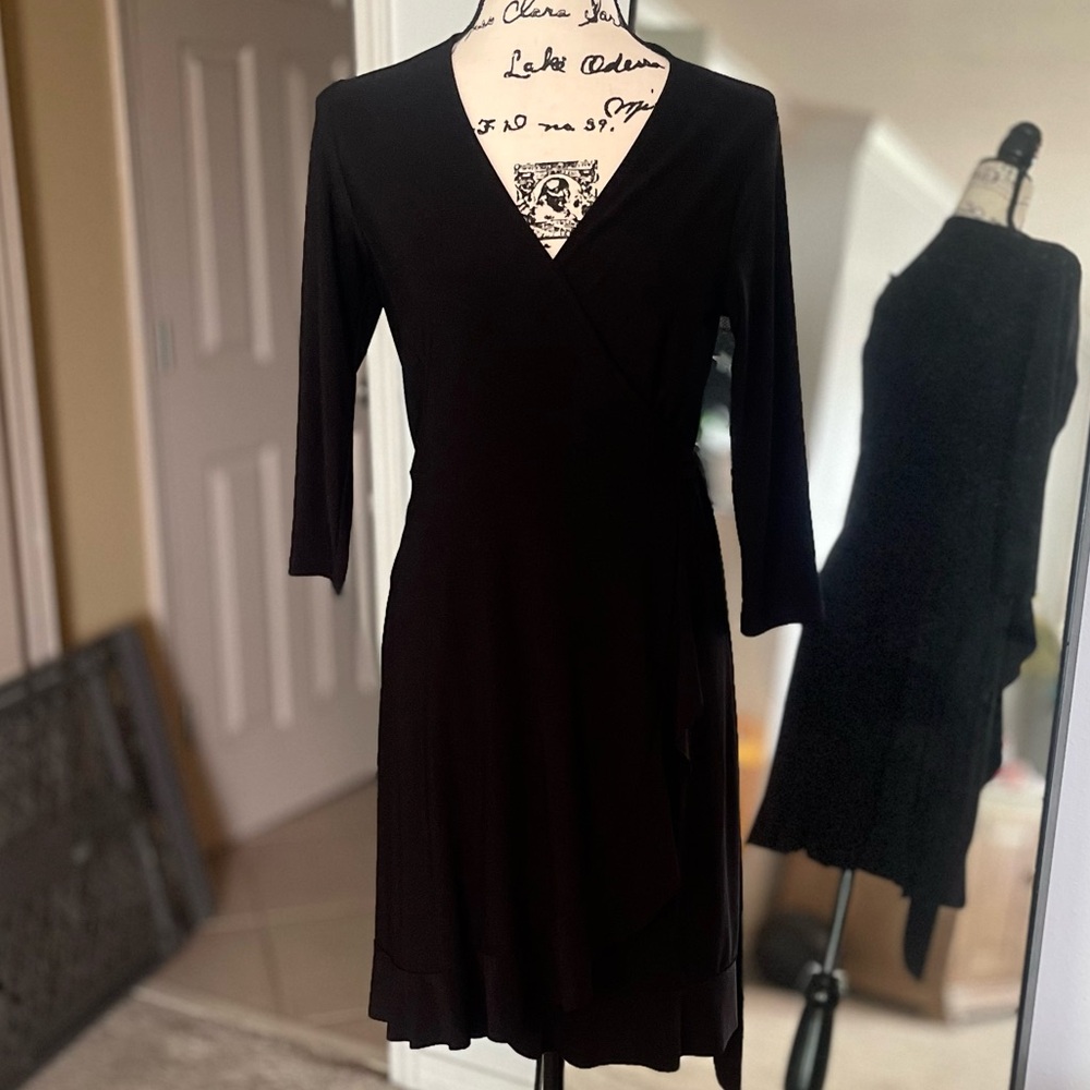 Professional Work Attire with a feminine Twist!
Size Medium